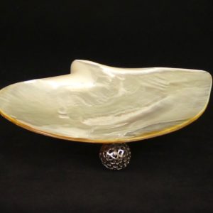 Coupelle en nacre sur 3 pieds