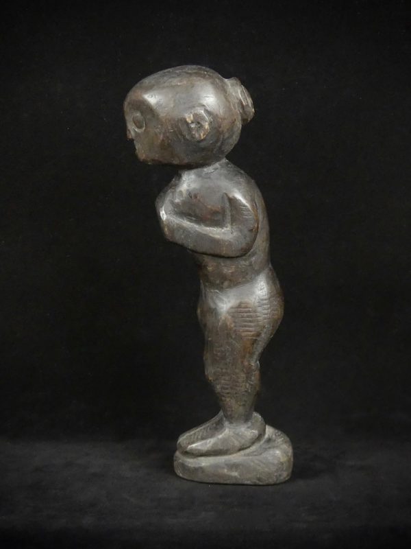 Statue Dayak femme (profil)