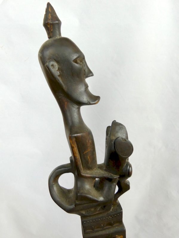 Guitare Batak (détail tête)