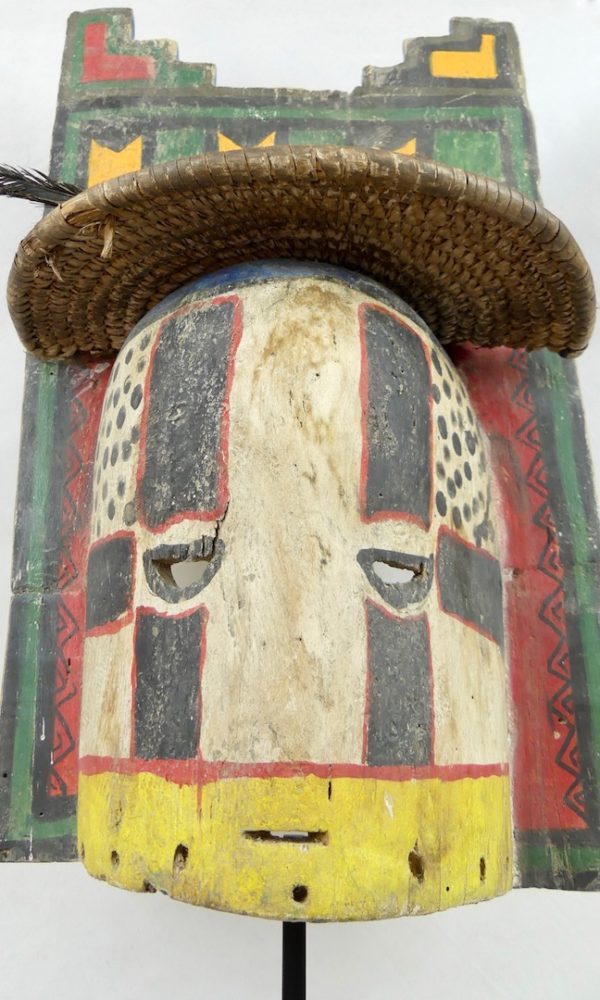 Masque Kachina Hopi à Tabletta (contre-plongée)
