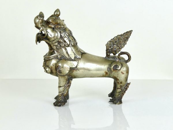 Bronze lion birman 1 (profil)