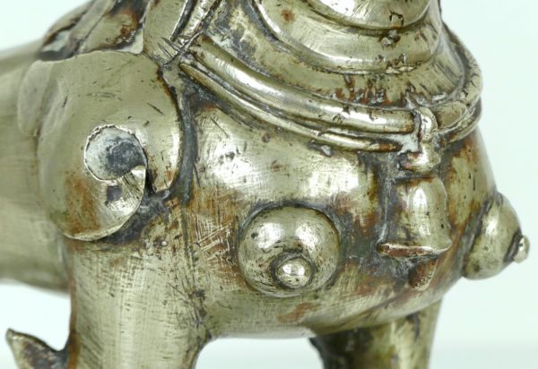 Bronze lion birman 1 (détail 2)