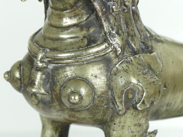 Bronze lion birman 2 (détail)