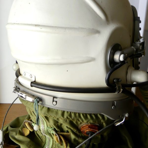 Casque pilote russe (dos-détail)