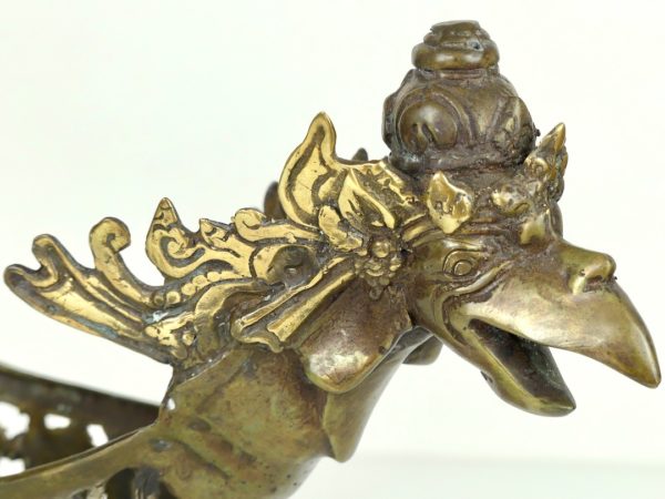 Barque Garuda en bronze (détail)
