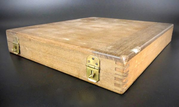 Coffret de Béniqués (3/4 fermé)