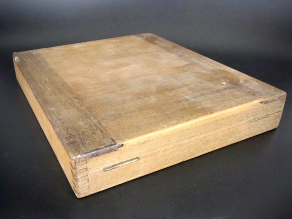 Coffret de Béniqués (3/4 dos)
