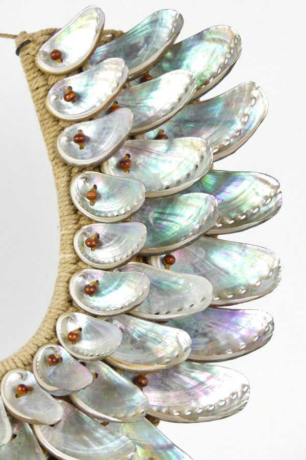Collier d'ormeaux papou (détail 2)