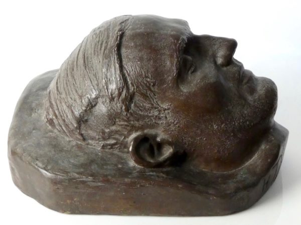 Masque mortuaire en bronze (profil 1)