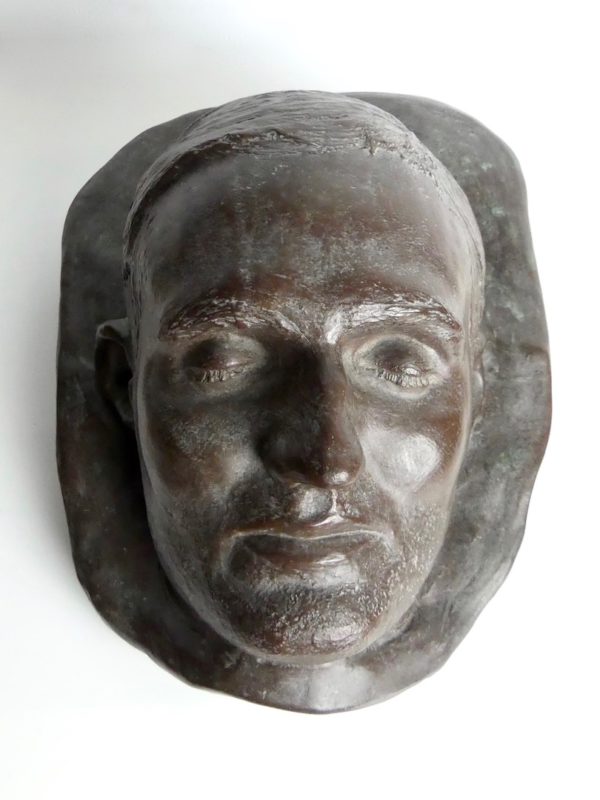 Masque mortuaire en bronze (face)