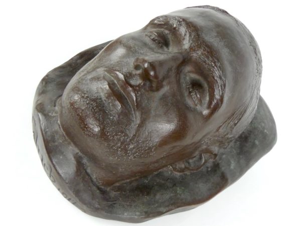 Masque mortuaire en bronze (face 3/4)