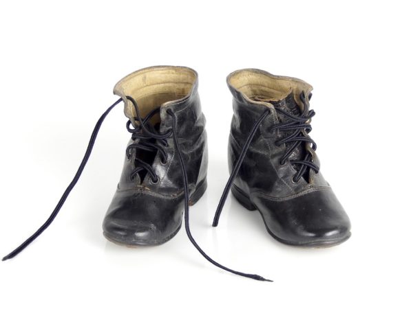 Petits souliers anciens (face)