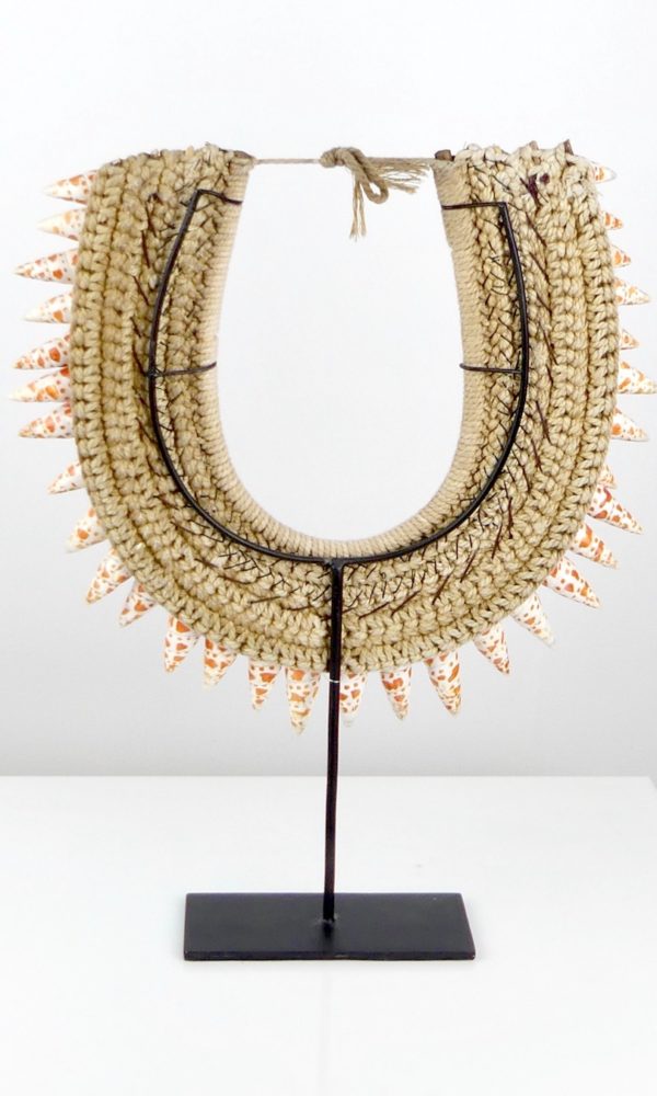 Collier papou de Mitra Mitra (dos)