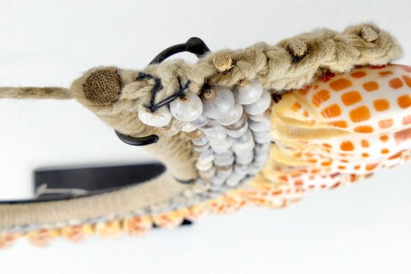 Collier papou de Mitra Mitra (détail dessus)