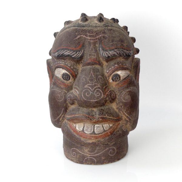 Tête sculptée Naga