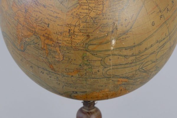 Globe terrestre de bureau ancien (détail)