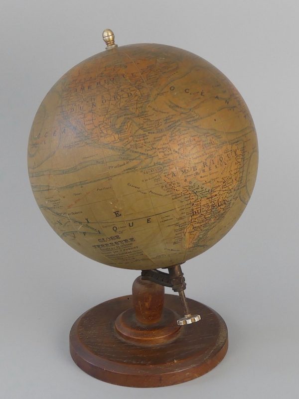 Globe terrestre de bureau ancien (3/4)