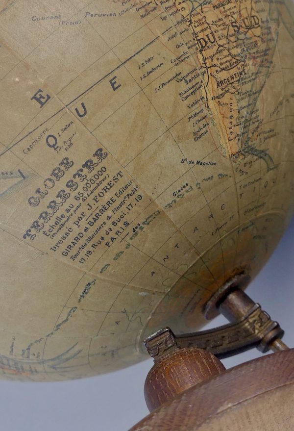 Globe terrestre de bureau ancien (détail 2)