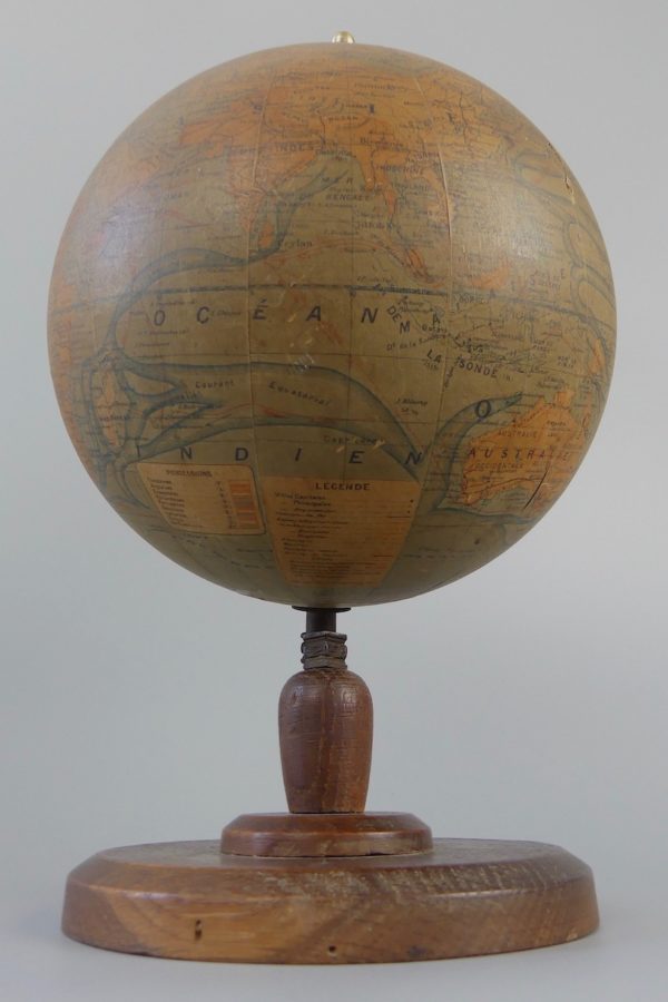 Globe terrestre de bureau ancien