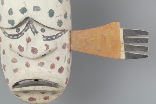 Masque Yupik Esprit à plumes (bras)