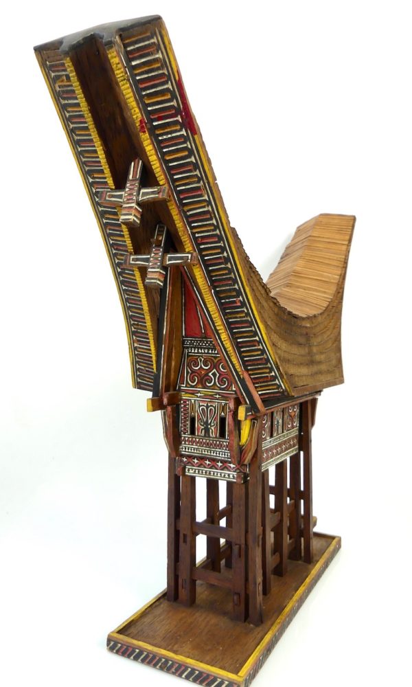 Maquette Tongkonan Toraja (3/4 dos)