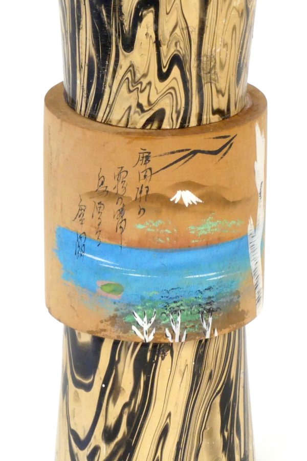 Grande Kokeshi marbrée (détail)