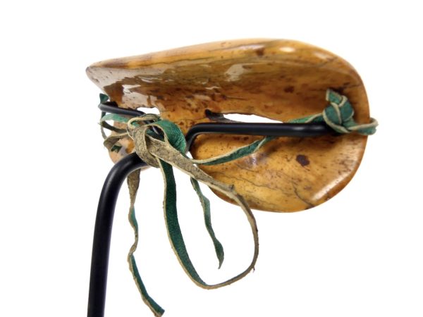 Lunettes à fentes Nigaugek Yupik (3/4 dos détail)