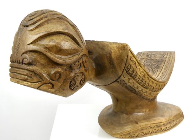 Tabouret Tiki râpe à coco (3/4 détail)