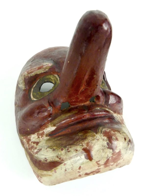 Masque ancien Tengu en bois (dessus 3/4)