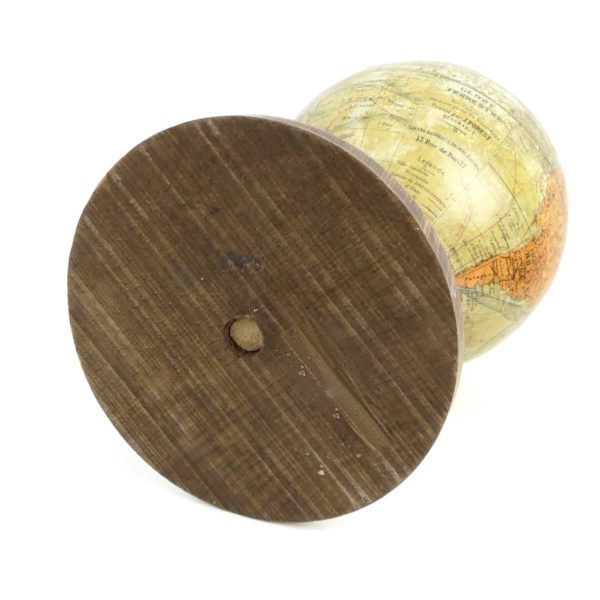 Globe terrestre de bureau J. Forest (dessous)