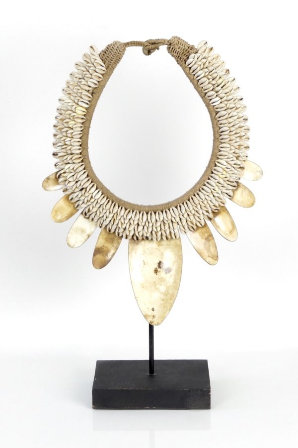 Collier Papou tressé cauris et coquillages (face)