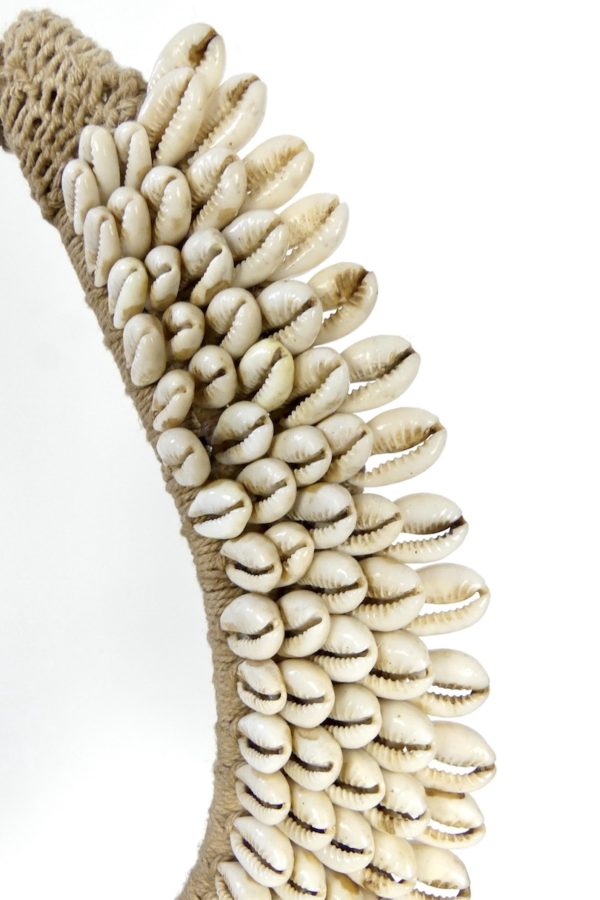 Collier Papou tressé cauris et coquillages (détail 2)