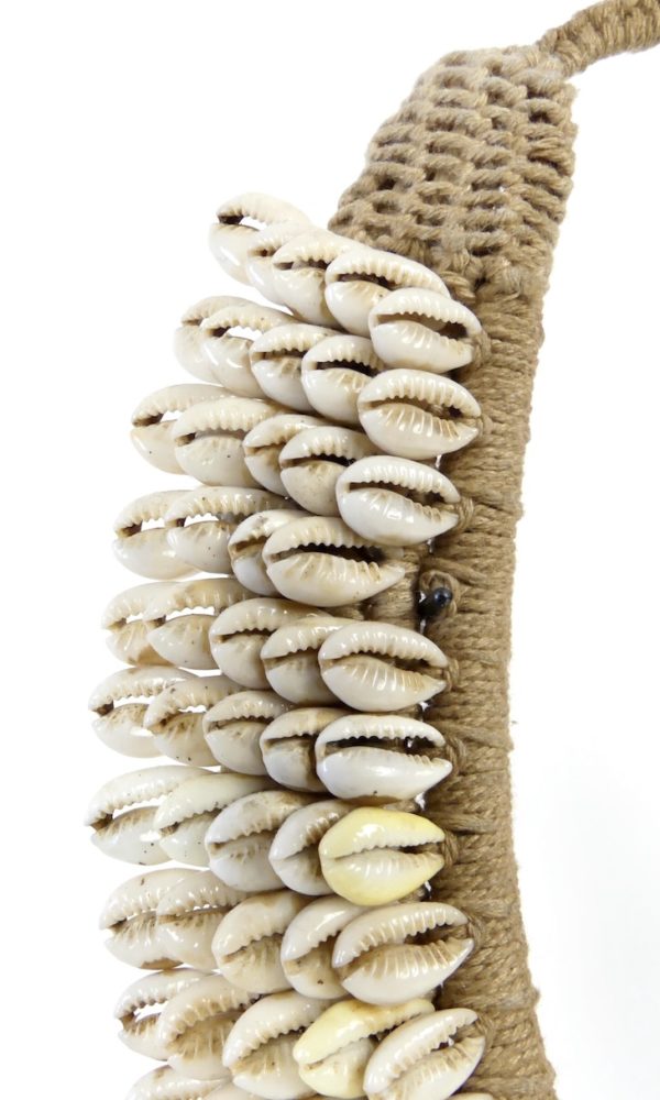 Collier Papou tressé cauris et coquillages (détail 3)