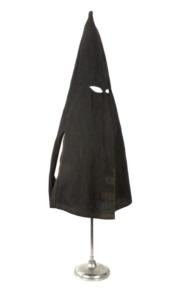 Cagoule noire à croix de Lorraine (3/4)