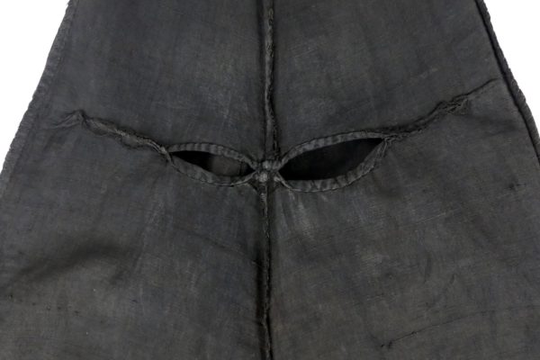 Cagoule noire à croix de Lorraine (détail 3)
