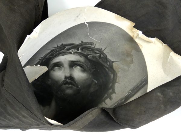 Cagoule noire à croix de Lorraine (détail 4)
