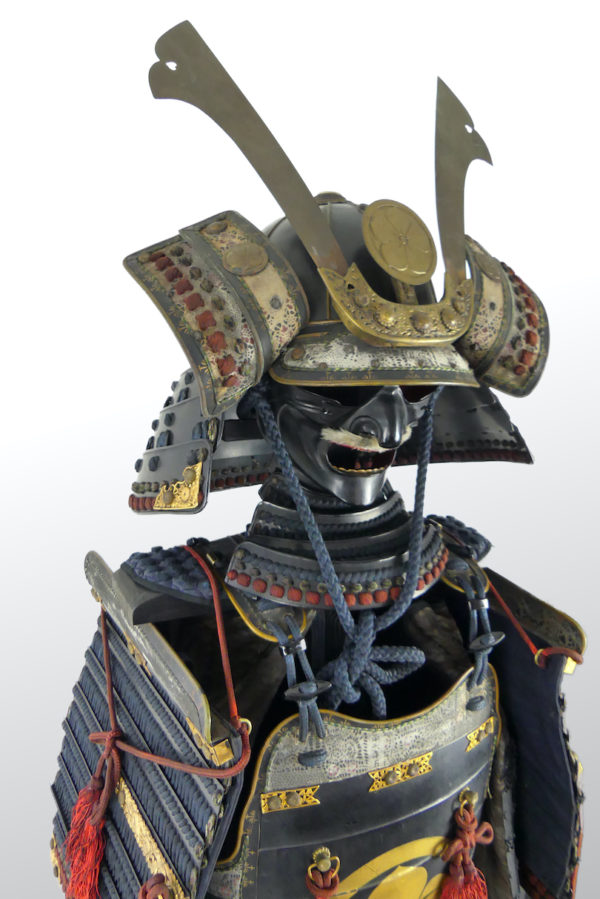 Armure de samouraï Yoroi (dessus 3/4)