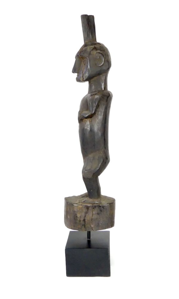 Statue d’ancêtre debout (profil)