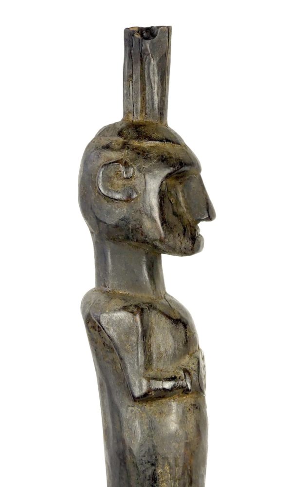 Statue d’ancêtre debout (profil détail)