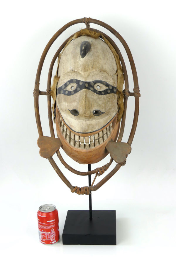 Masque céphalomorphe Esprit rieur masqué Yupik