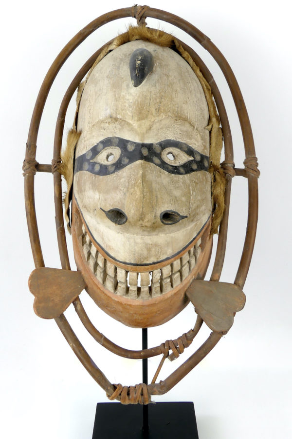 Masque céphalomorphe Esprit rieur masqué Yupik (face)