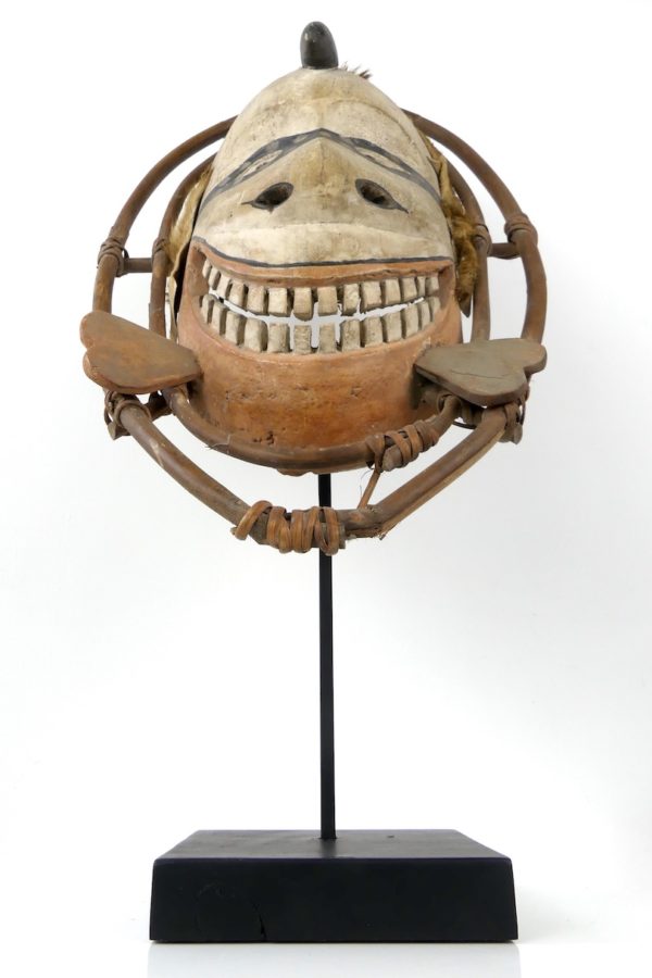 Masque céphalomorphe Esprit rieur masqué Yupik (dessous)