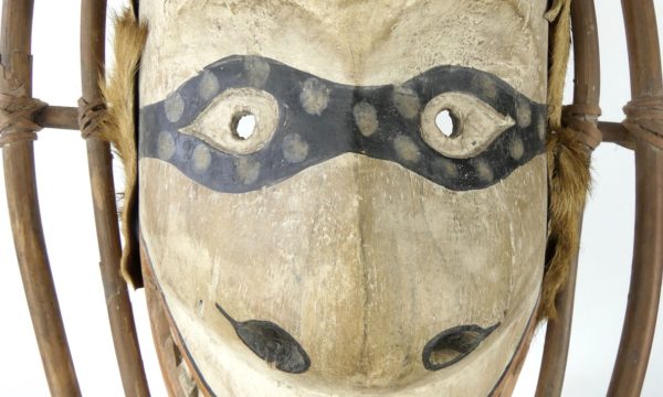 Masque céphalomorphe Esprit rieur masqué Yupik (détail masque)