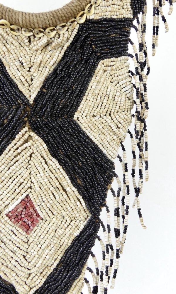 Plastron Papou en perles (détail)