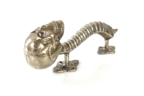 Petite poignée Skull argentée (dessus 3/4)