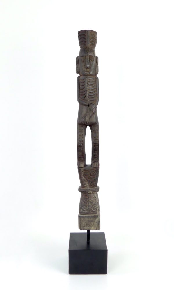 Statue d’ancêtre squelettique Timor (face)