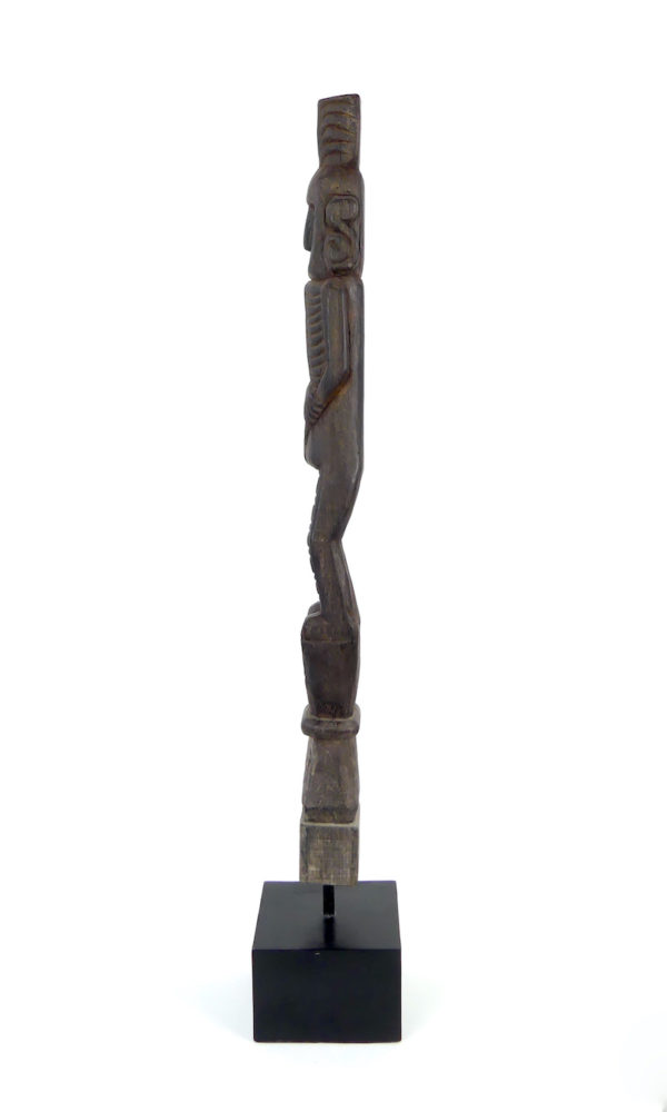 Statue d’ancêtre squelettique Timor (profil)