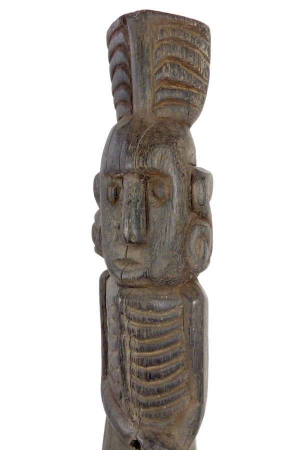 Statue d’ancêtre squelettique Timor (détail 3/4)