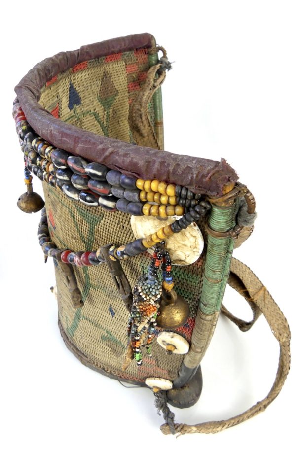 Porte-bébé Dayak aux 3 grelots (dessus 3/4)