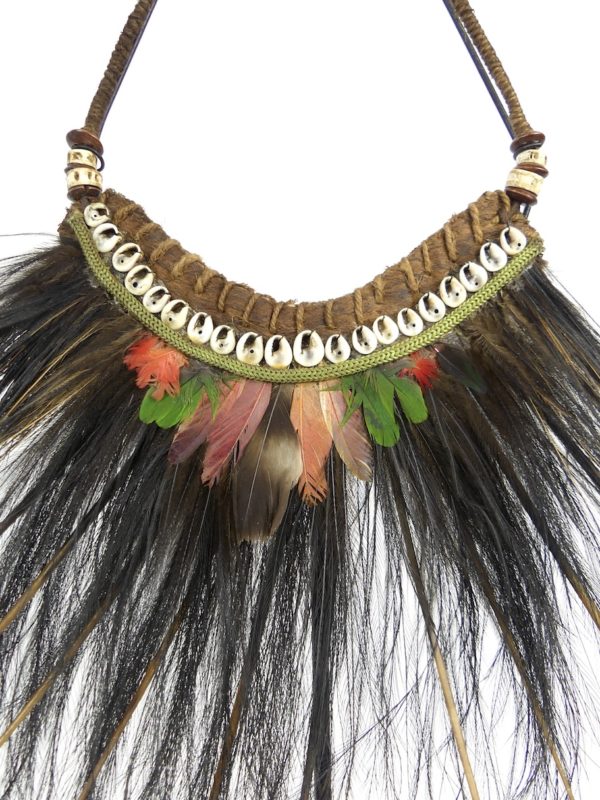 Collier à plumes de cérémonie papou (détail 2)
